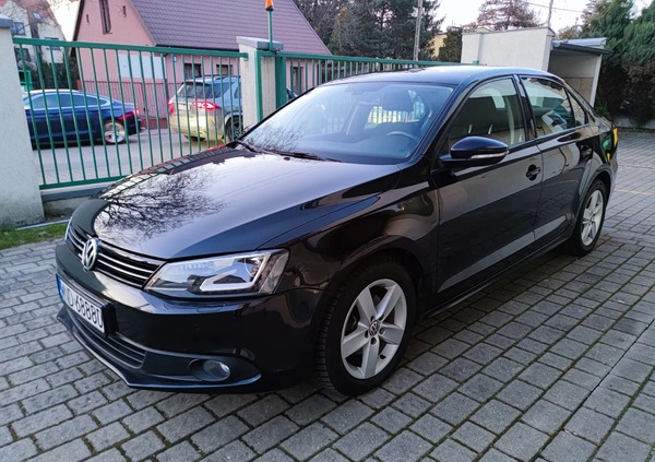 Volkswagen Jetta cena 32000 przebieg: 171071, rok produkcji 2013 z Warszawa małe 352